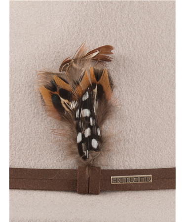 Burundy - Wollmütze mit Feder