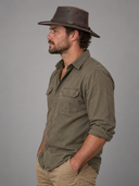 Brumby Bronco hoed van Barmah in de kleur bruin. Australische hoed met leren band rond de kroon van de hoed.